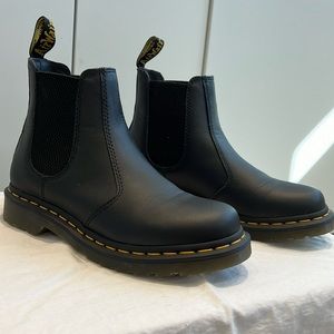 Dr. Martens black Chelsea boot Size 7